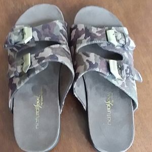 Ladies slip on sandle